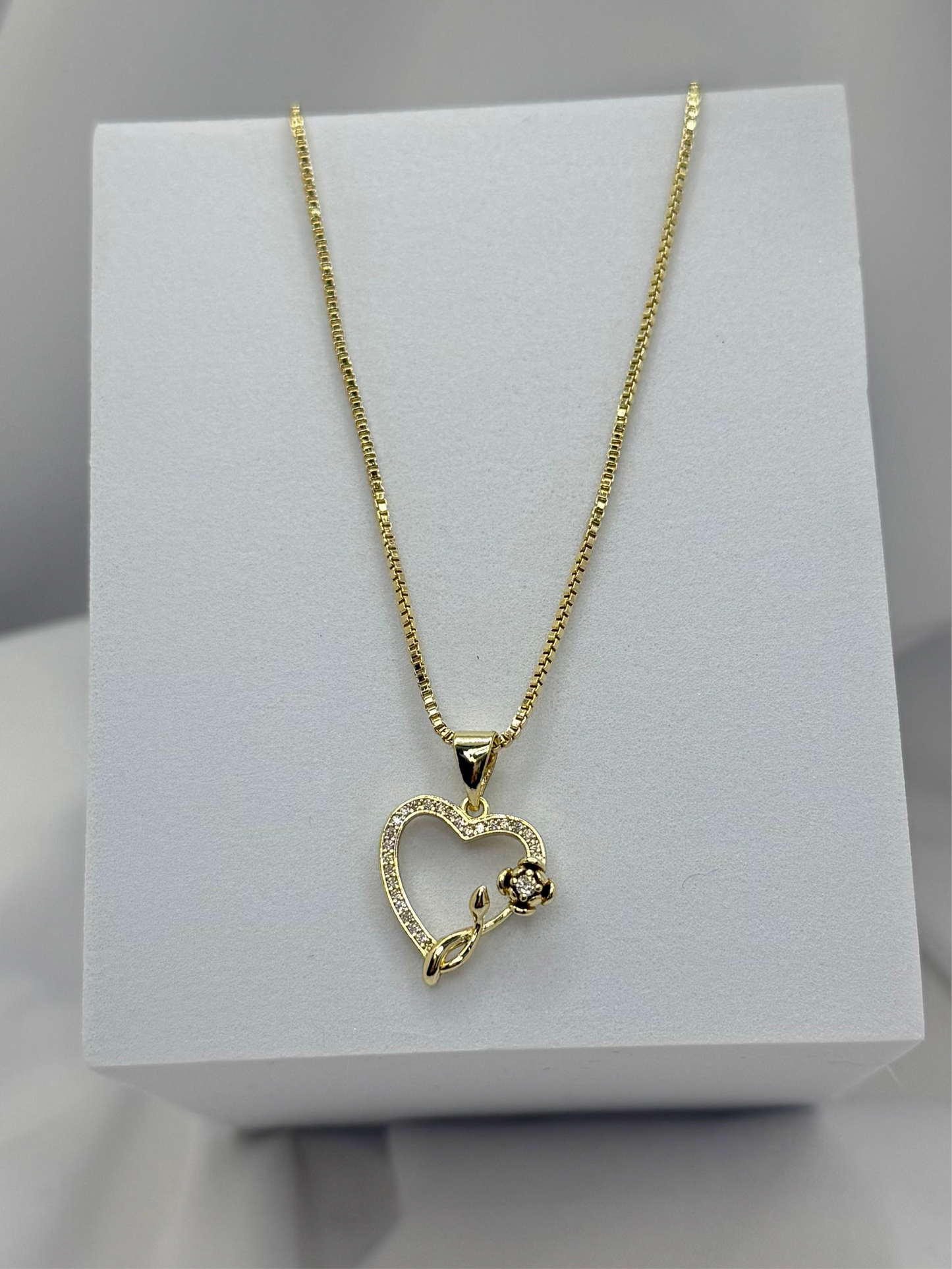 Delicate Bloom Heart Necklace 18k Gold Plated