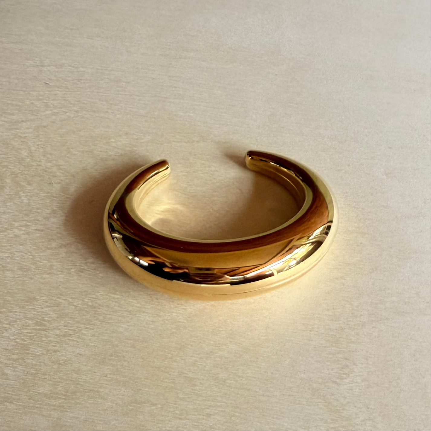 Golden Edge Cuff 18k Gold Plated Stainless Steel