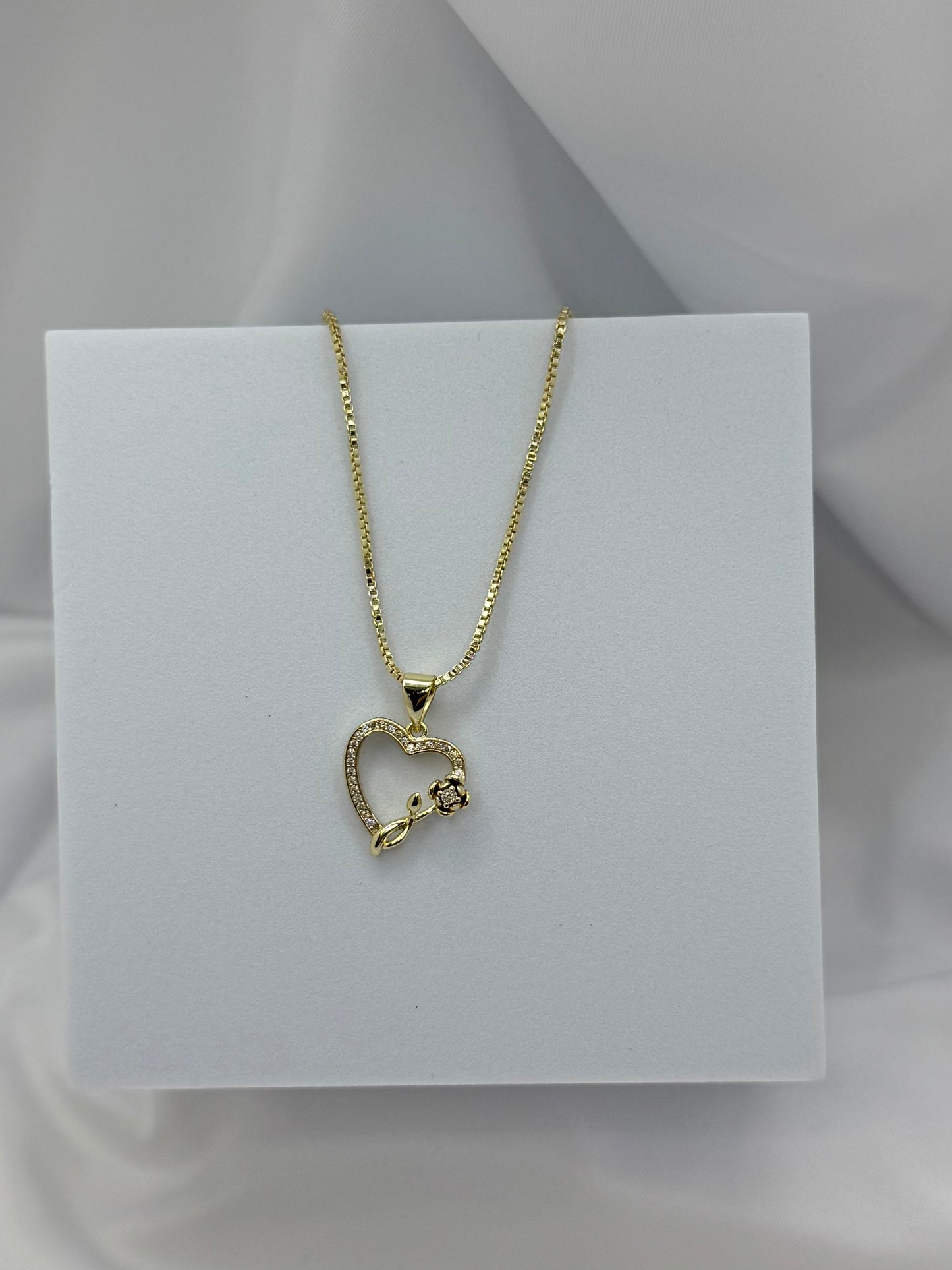 Delicate Bloom Heart Necklace 18k Gold Plated