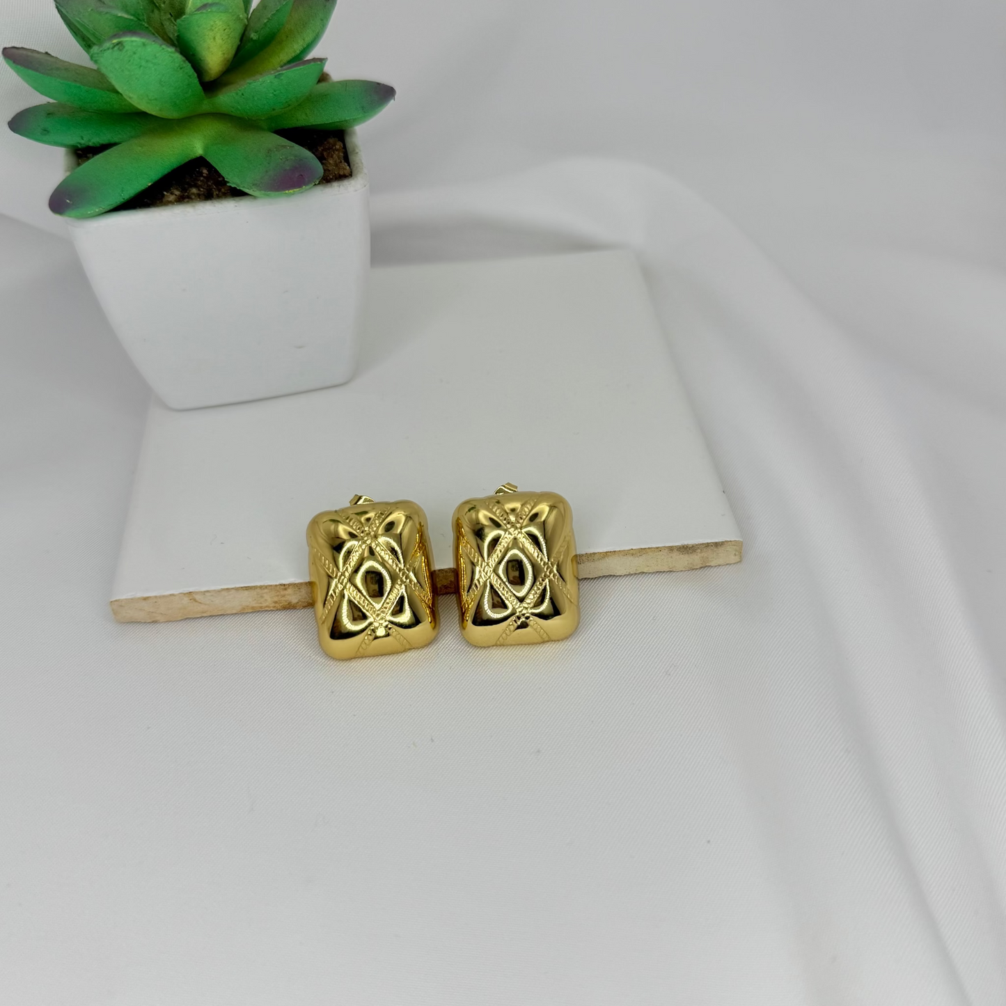18k Vintage Crest Rectangle Earrings