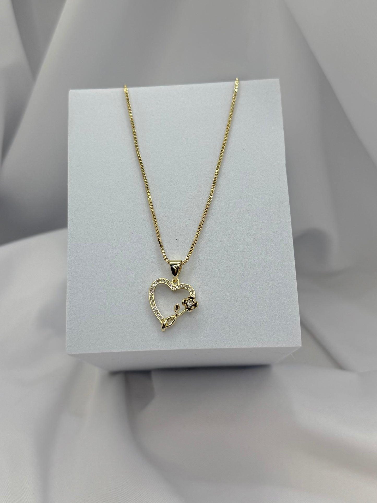 Delicate Bloom Heart Necklace 18k Gold Plated