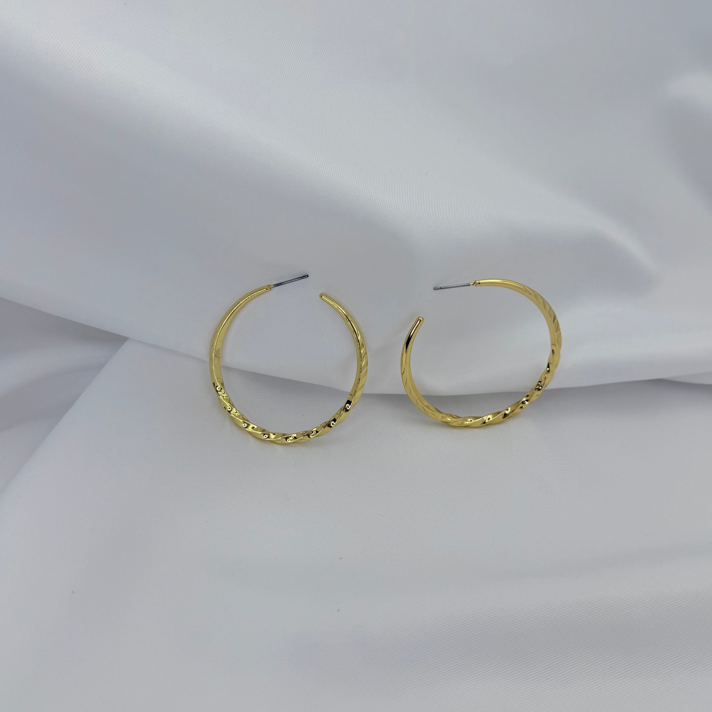 18k Twisted Love Hoops Earrings