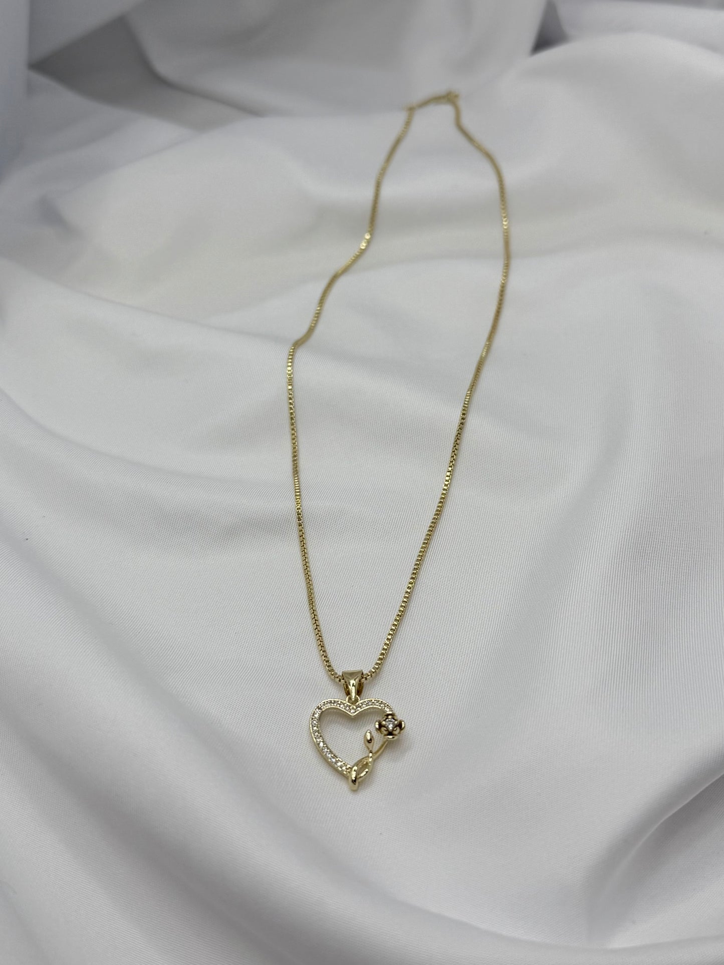 Delicate Bloom Heart Necklace 18k Gold Plated