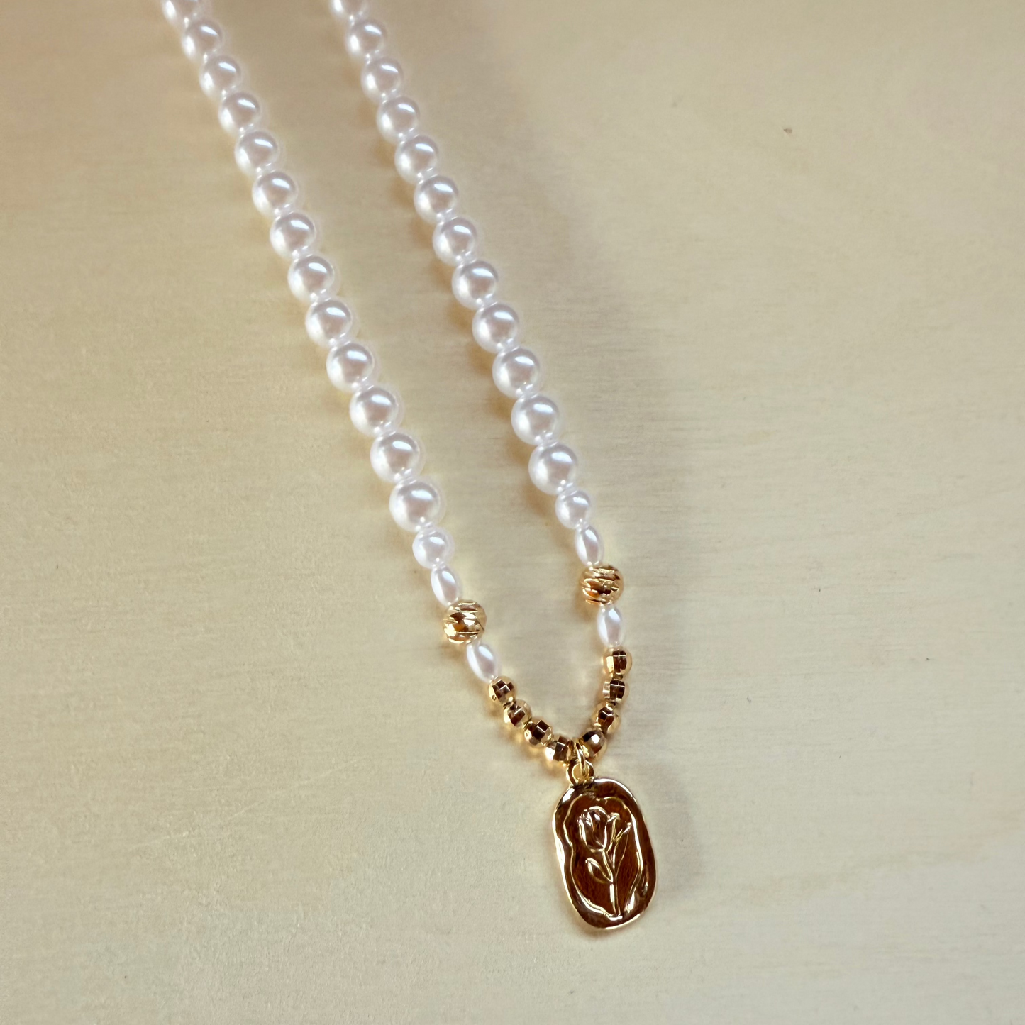 18k Embrace White Pearls Necklace