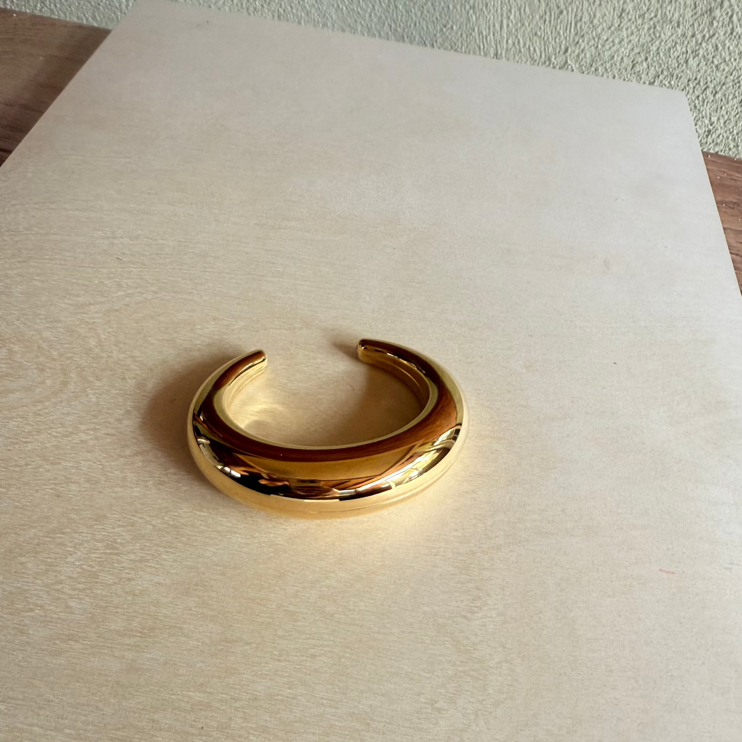 Golden Edge Cuff 18k Gold Plated Stainless Steel