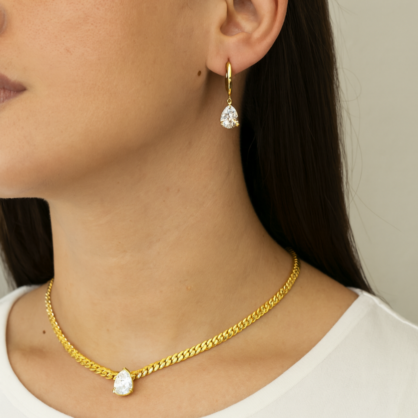 18k Luminous Teardrop Hoops