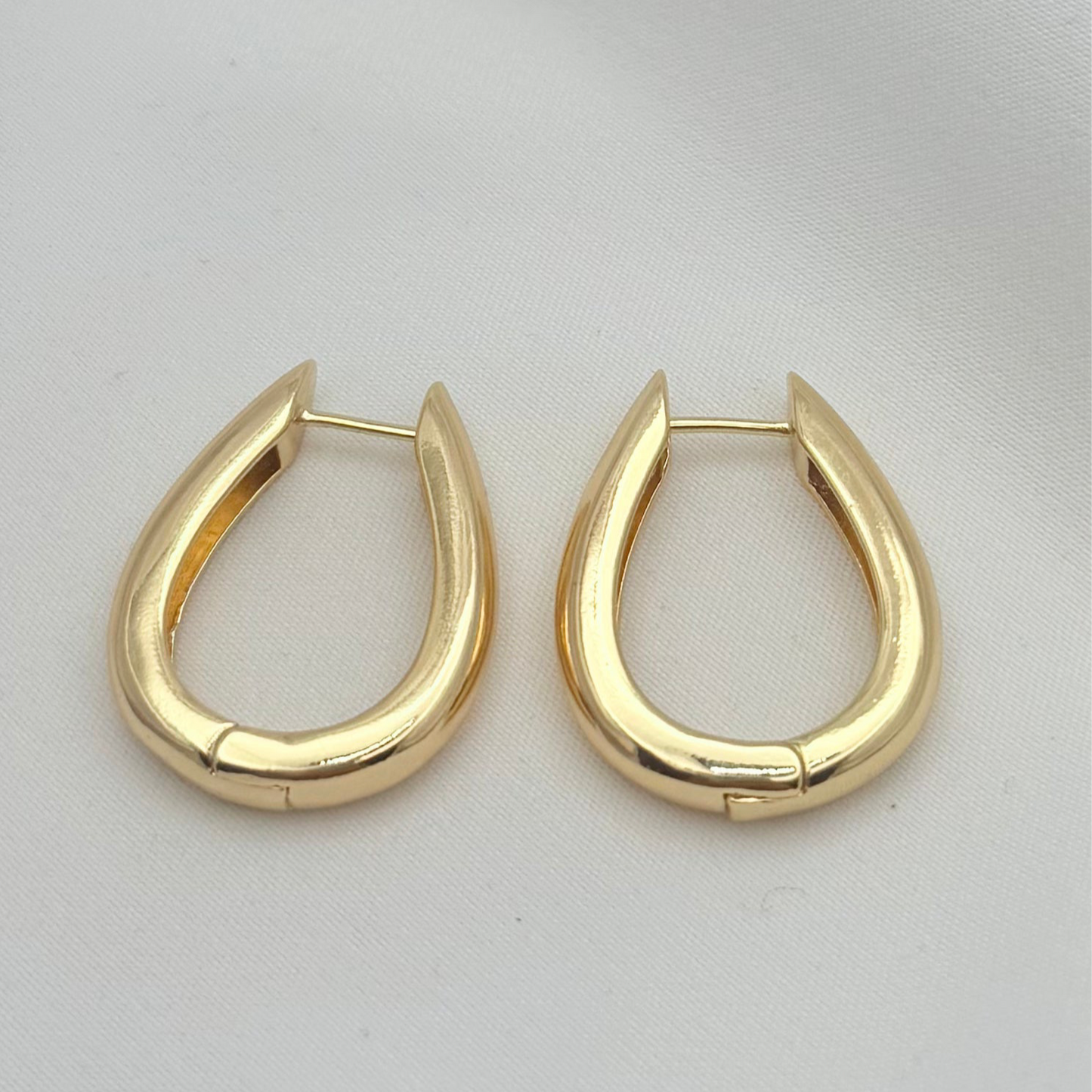 Glam Oval Hoop Earrings 18k Gold Plated