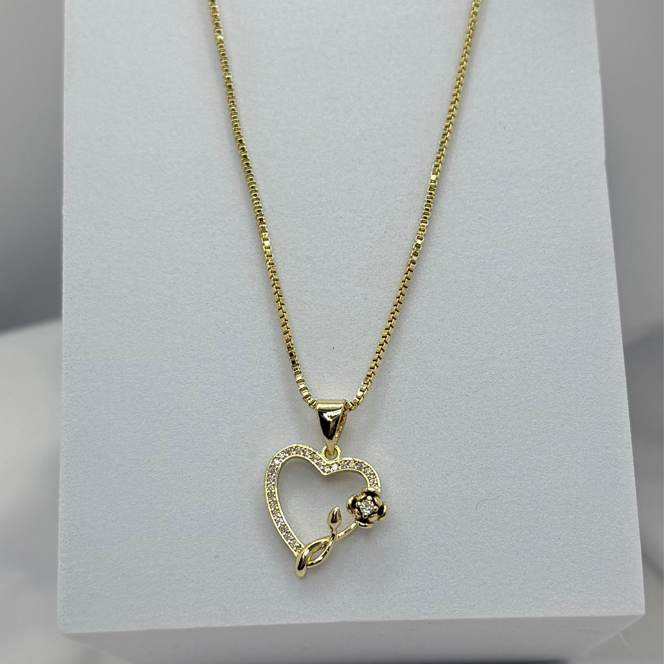 Delicate Bloom Heart Necklace 18k Gold Plated