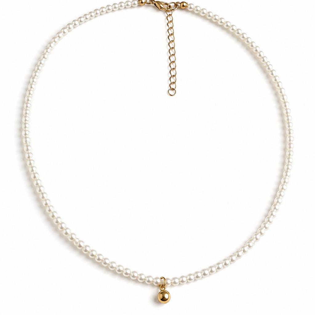 Delicate pearl necklace