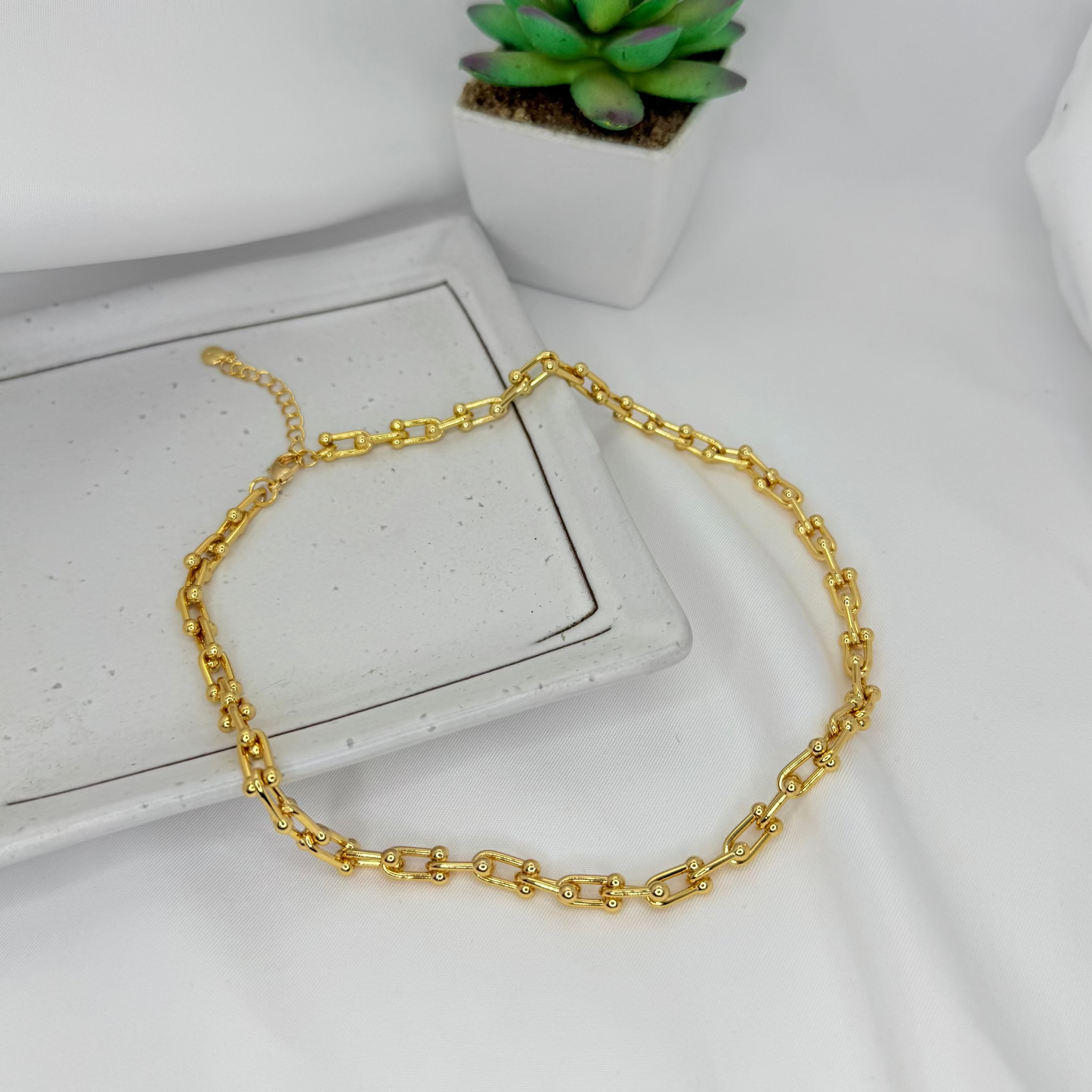 18K U Shaped Links Necklace
