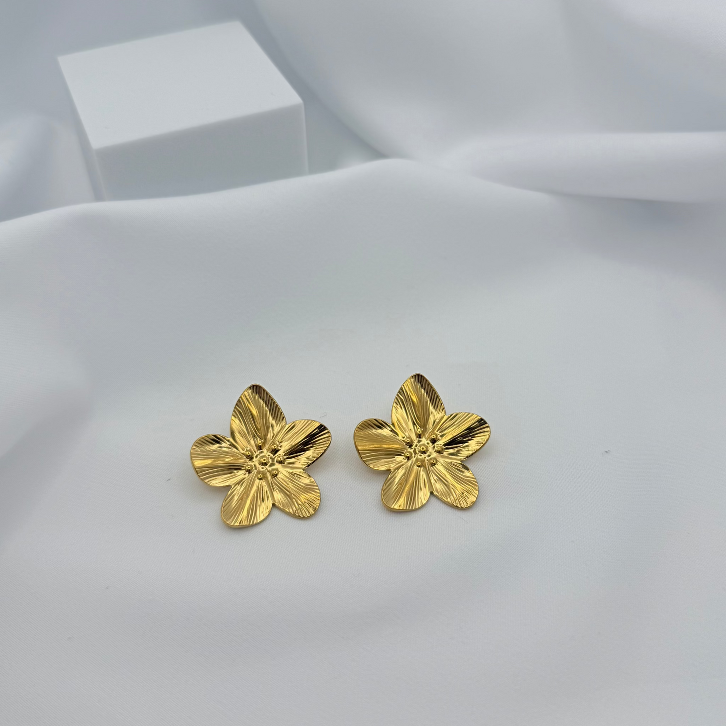 18k Golden Blossom Stud Earrings