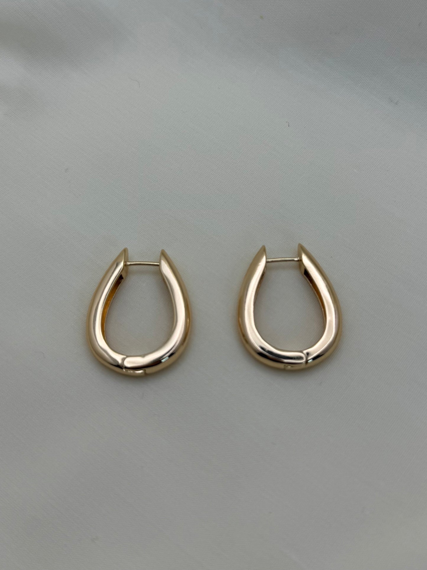 Glam Oval Hoop Earrings 18k Gold Plated
