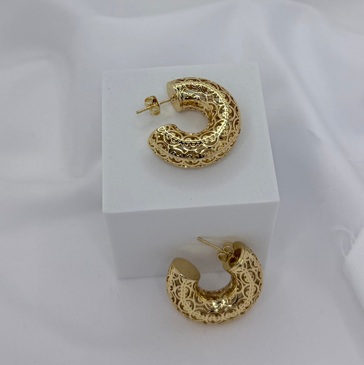 Money Maker C Shaped Earrings 18k Gold Plated