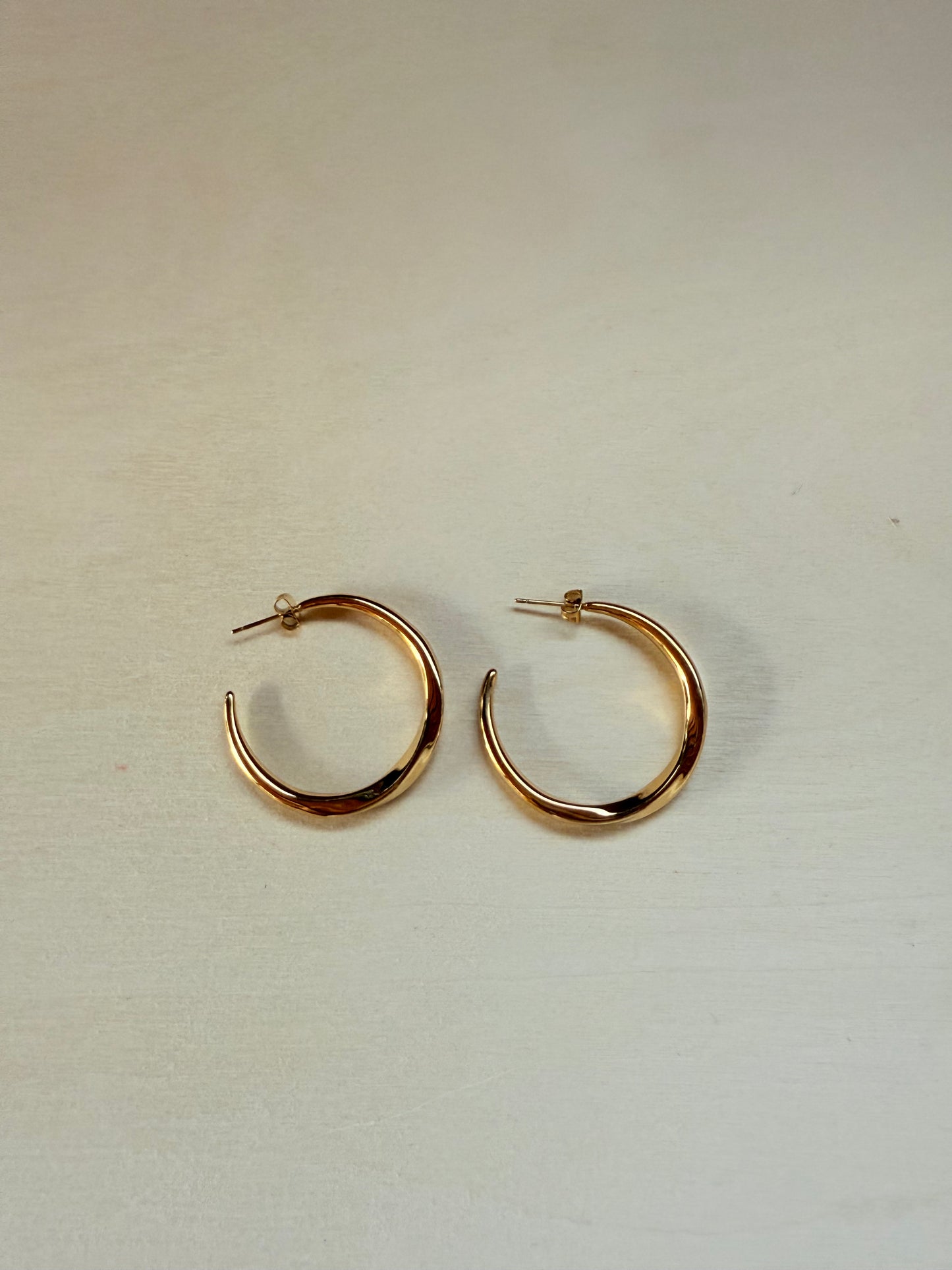 18k Twist Hoop Crescent Earrings