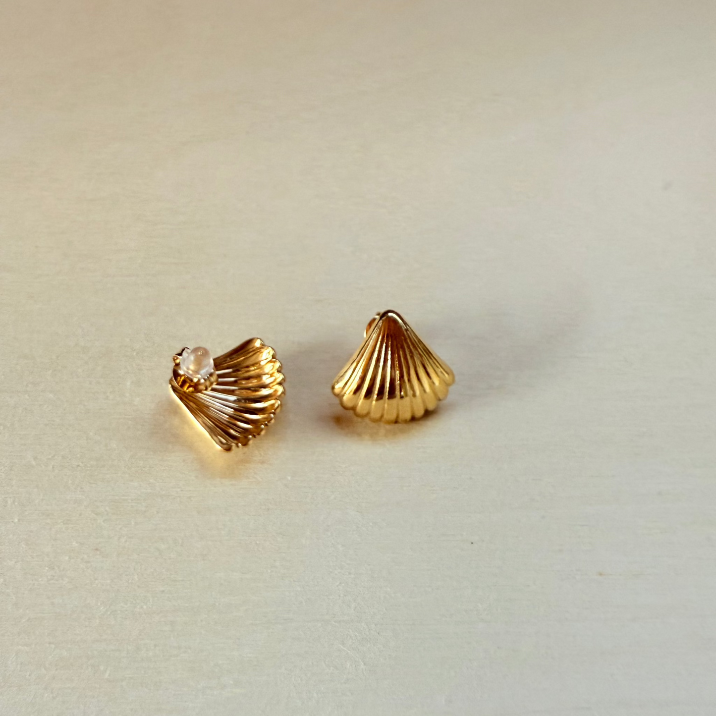 Shell Whisper Studs 18k Gold Plated