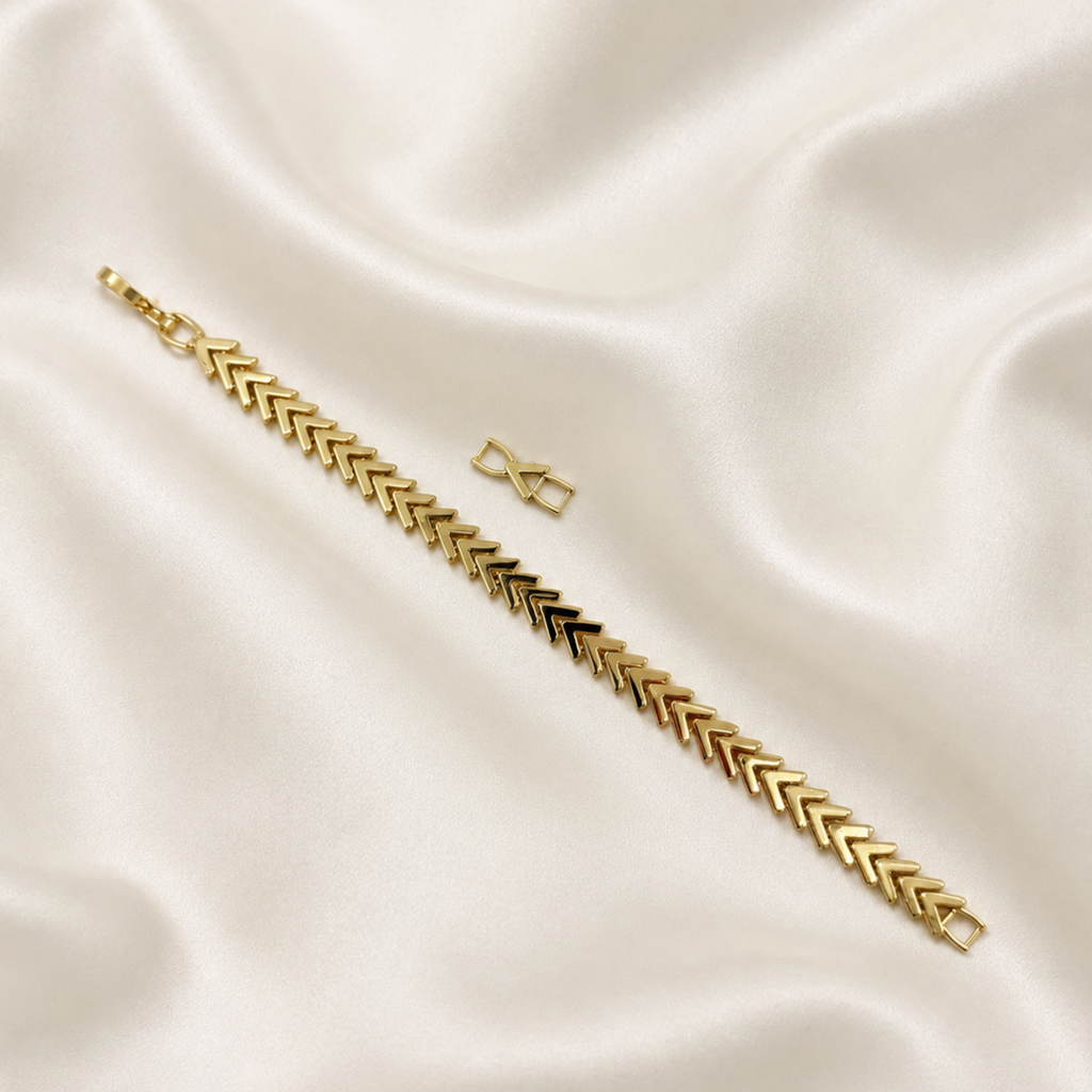 Gold chevron-patterned chain bracelet 